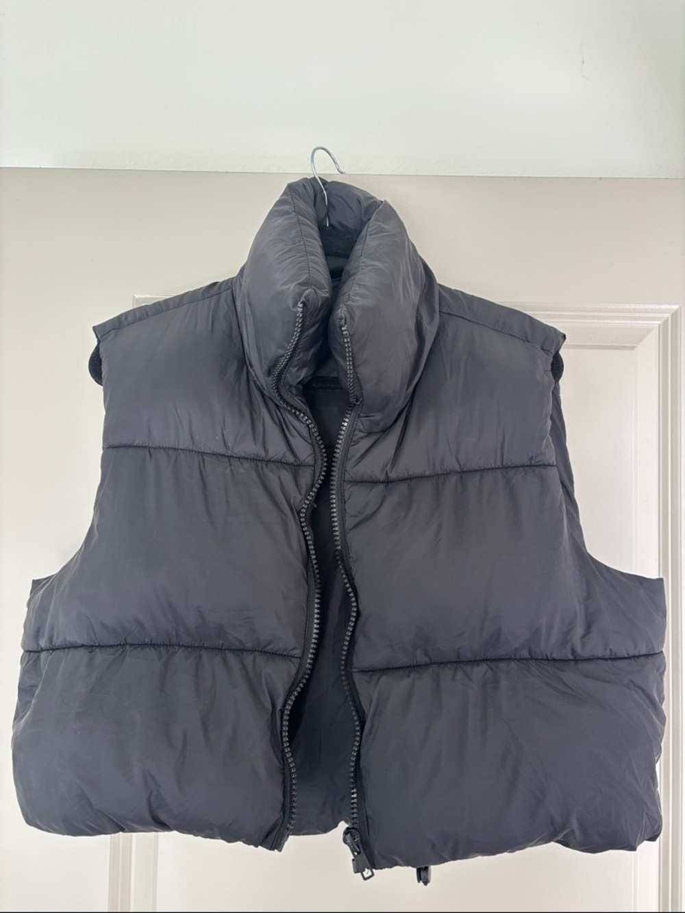 Black Puffer Vest Sleeveless Jacket - Lightweight Warmth